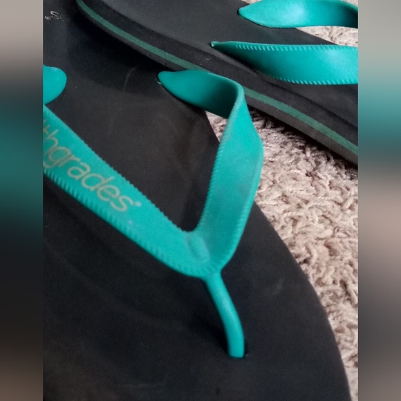 flip flops - Picture 2 of 2